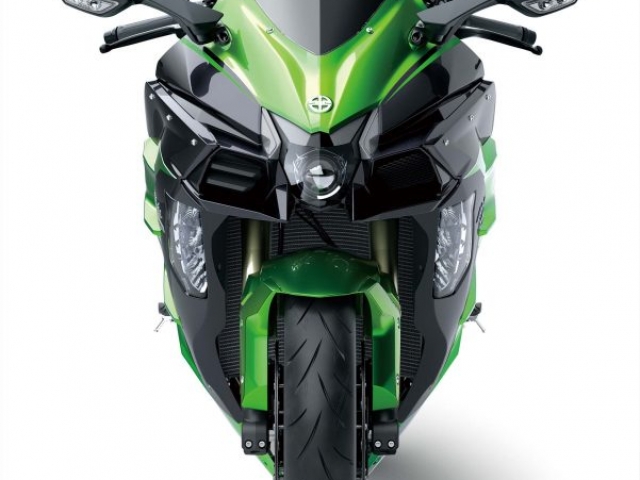 ไฟหน้าโปรเจ็คเตอร์ LED ในแบบ NINJA H2 ในส่วนของ NINJA H2 SX