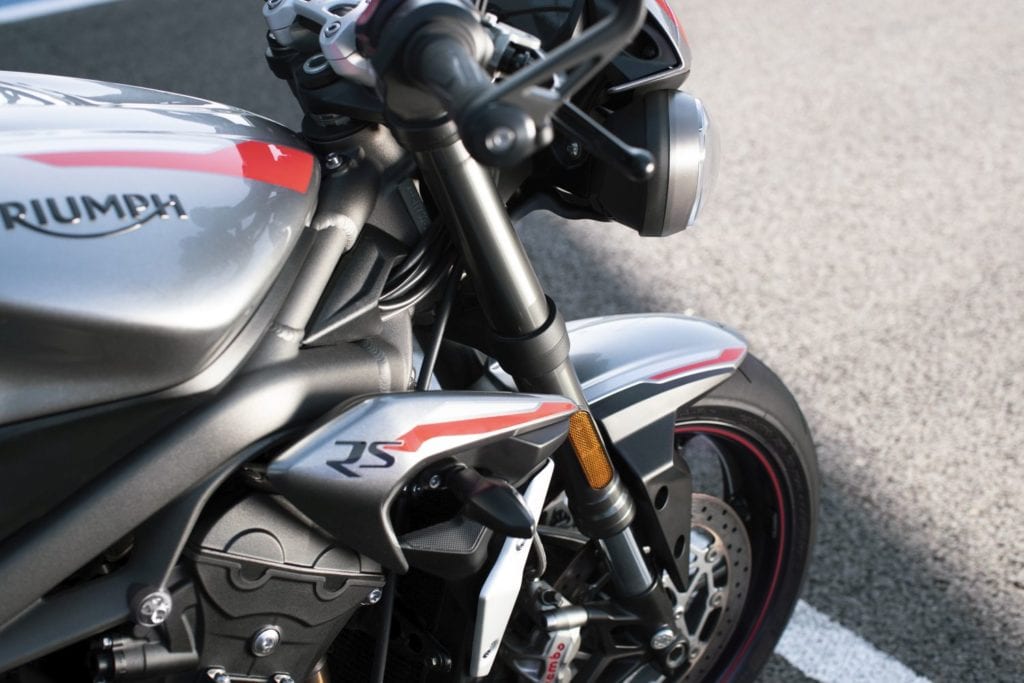 Street Triple RS ช่วงด้านข้าง