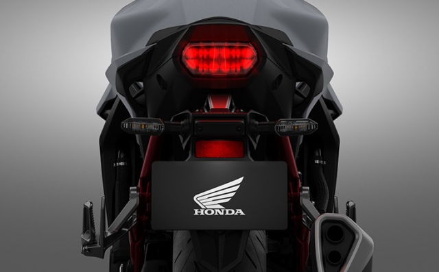 Honda CB750 Hornet ไฟท้าย