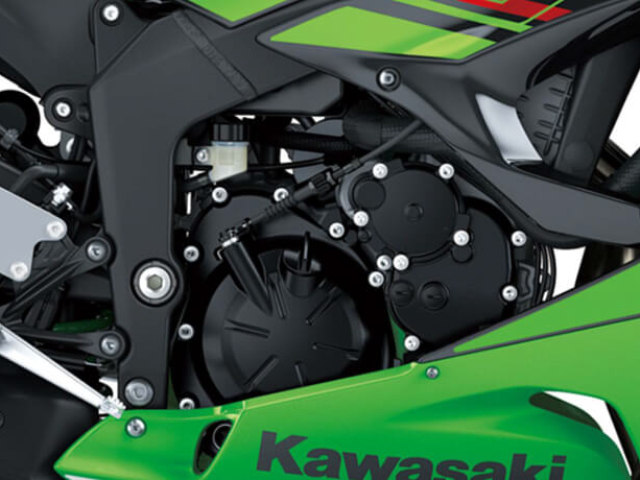 Kawasaki Ninja ZX-6R เครื่องยนต์ทรงพลัง