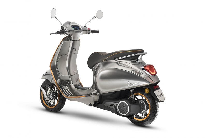 Vespa Elettrica ด้านหลัง