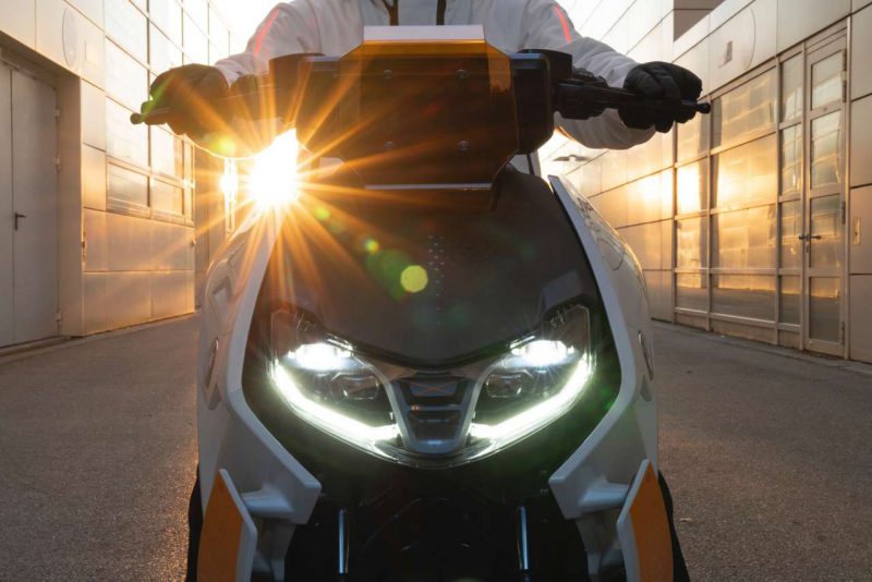 ไฟหน้า BMW CE 04 สกูตเตอร์ไฟฟ้าใหม่เร็วๆ นี้